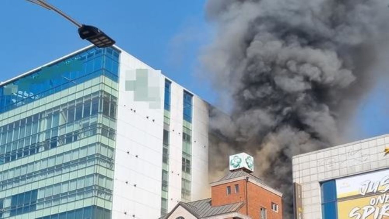 Kebakaran terjadi di rumah sakit bersalin di Kota Cheongju, Korsel. (Yonhap)