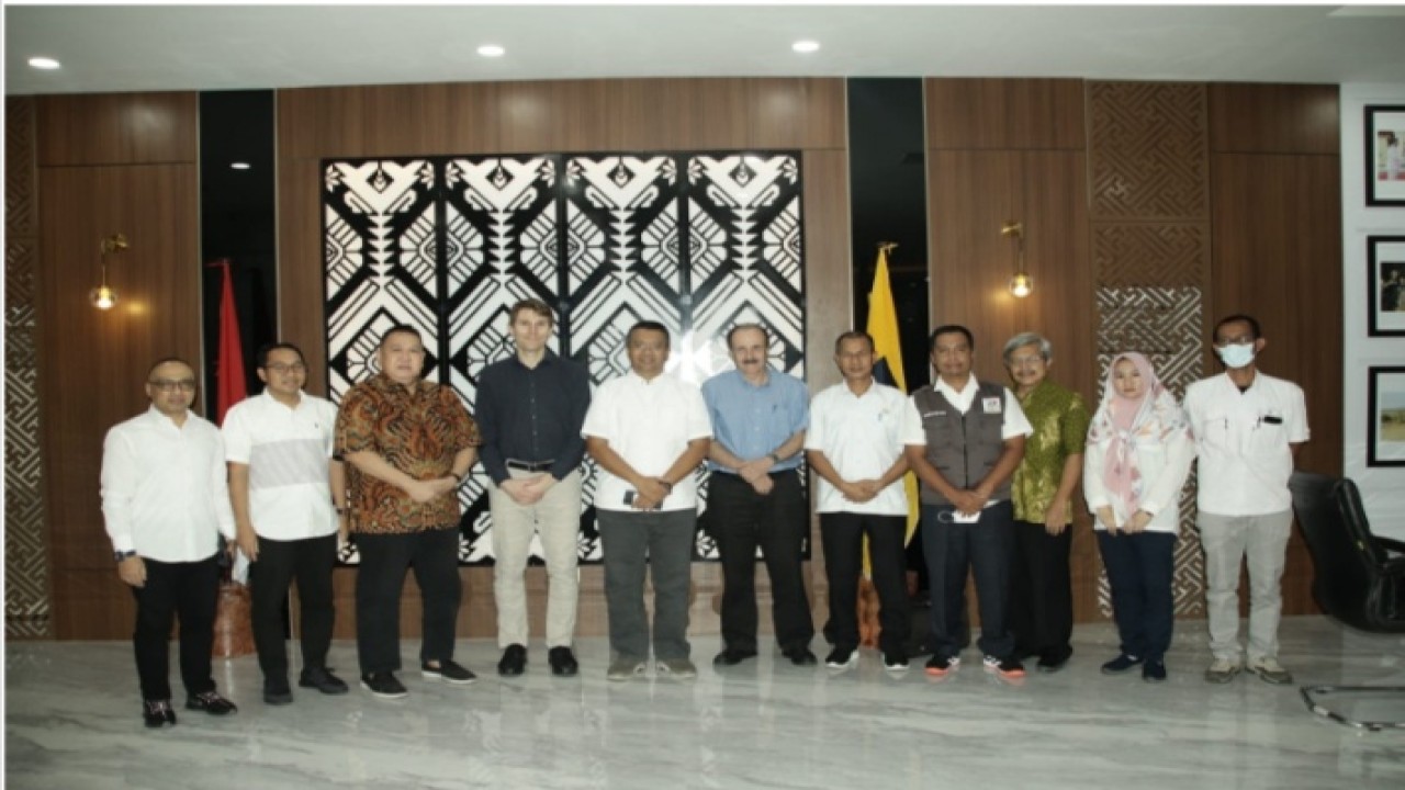 Gubernur NTB, ZulkieflimansyahMenerima Tim Consulting Denmark dalam persiapan FS PLTBm Lombok, Rabu (30/3/2020).Foto (istimewa)