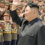 Kim Jong Un tengah memeriksa barisan tentara Korea Utara-1646928864