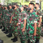 Komandan Lanud Sam Ratulangi Marsma TNI M. Satriyo Utomo, S.H., membekali anggota Lanud Sam Ratulangi, agar serius namun tidak lengah.-1648114171