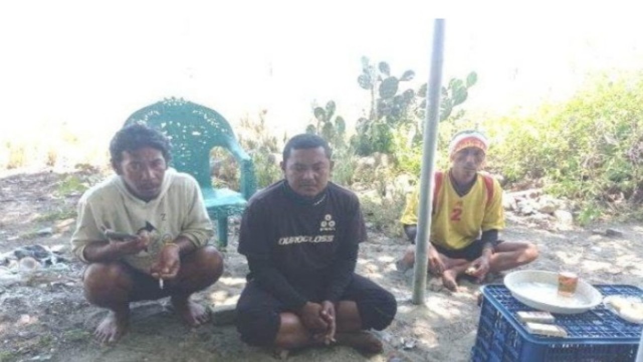Tiga nelayan asal labuan bajo berhasil ditemukan dalam keadaan selamat. Foto (istimewa)