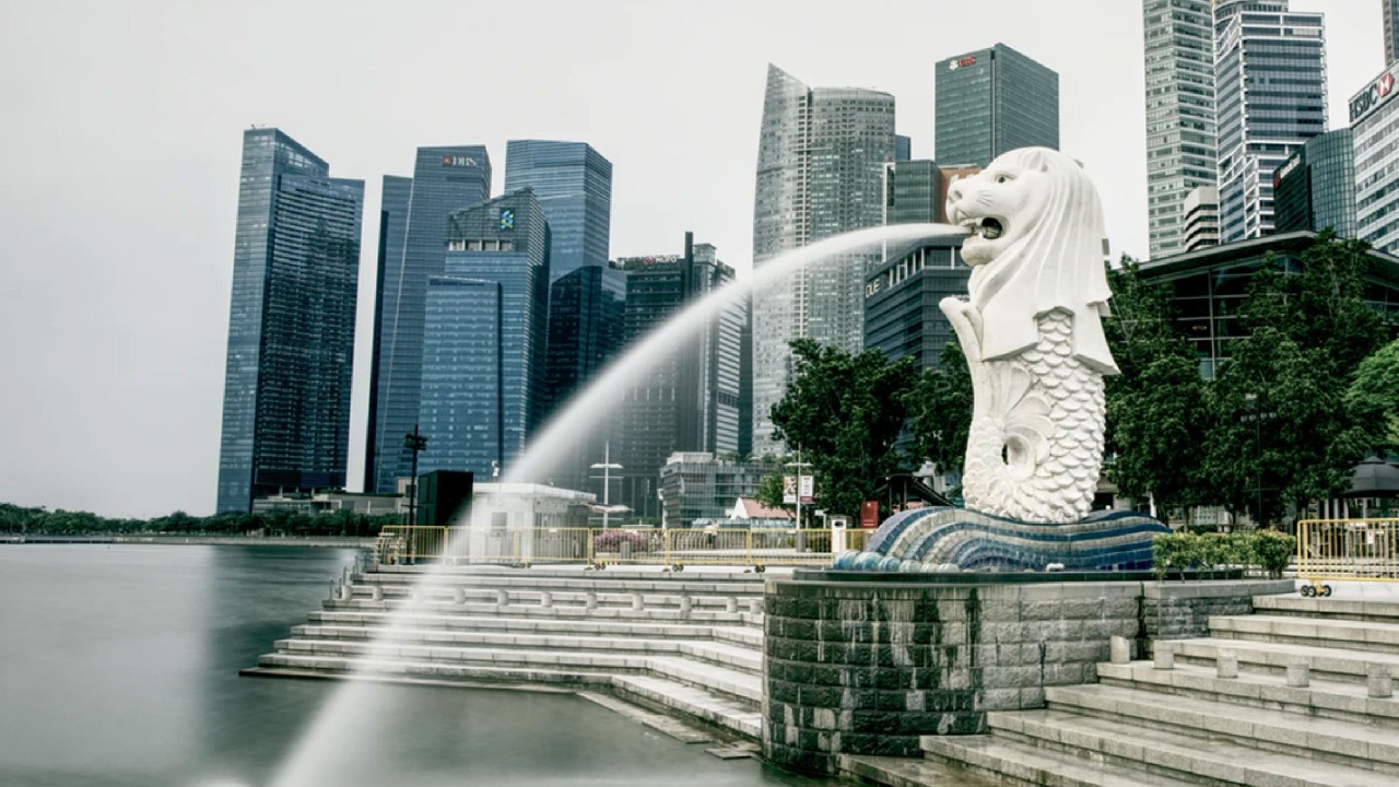 Patung Merlion ikon Singapura/ist