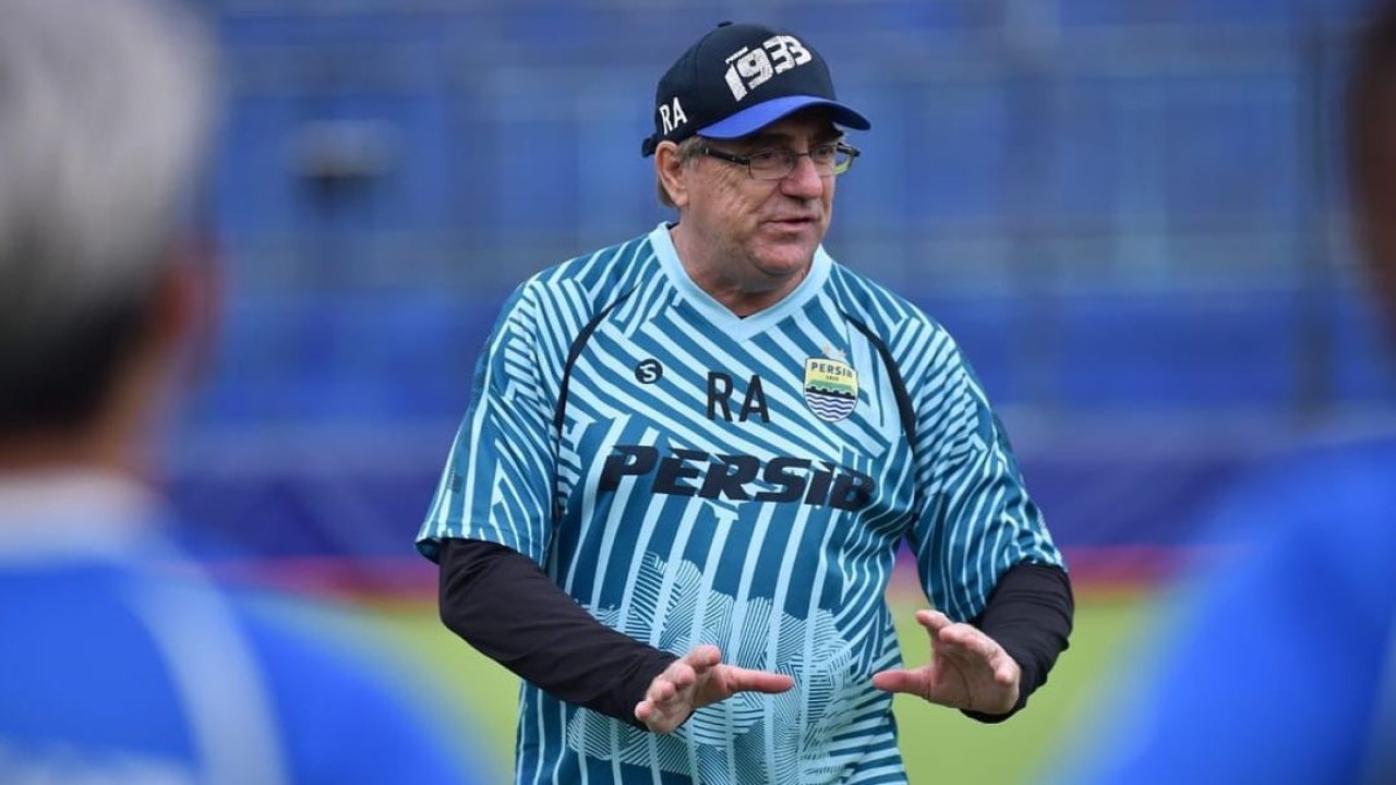 Pelatih Persib, Robert Alberts