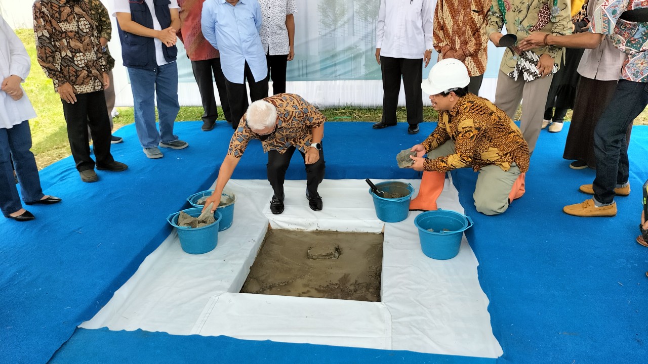 Peletakan batu pertama Rumah Sakit Salman JIH Bandung. Foto: Saifal