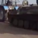 Petani Ukraina curi tank Rusia pakai traktor-1646207478