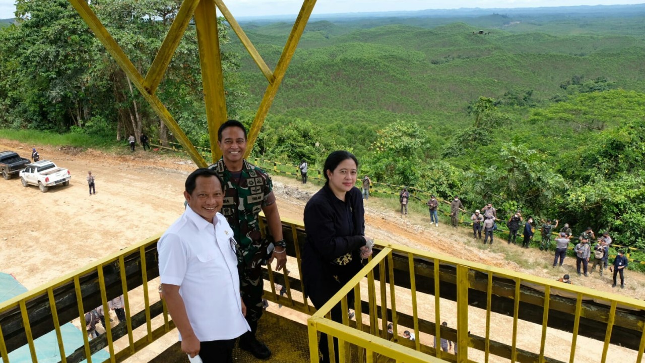 Ketua DPR RI Puan Maharani, Mendagri dan Panglima TNI saat meninjau IKN Nusantara.