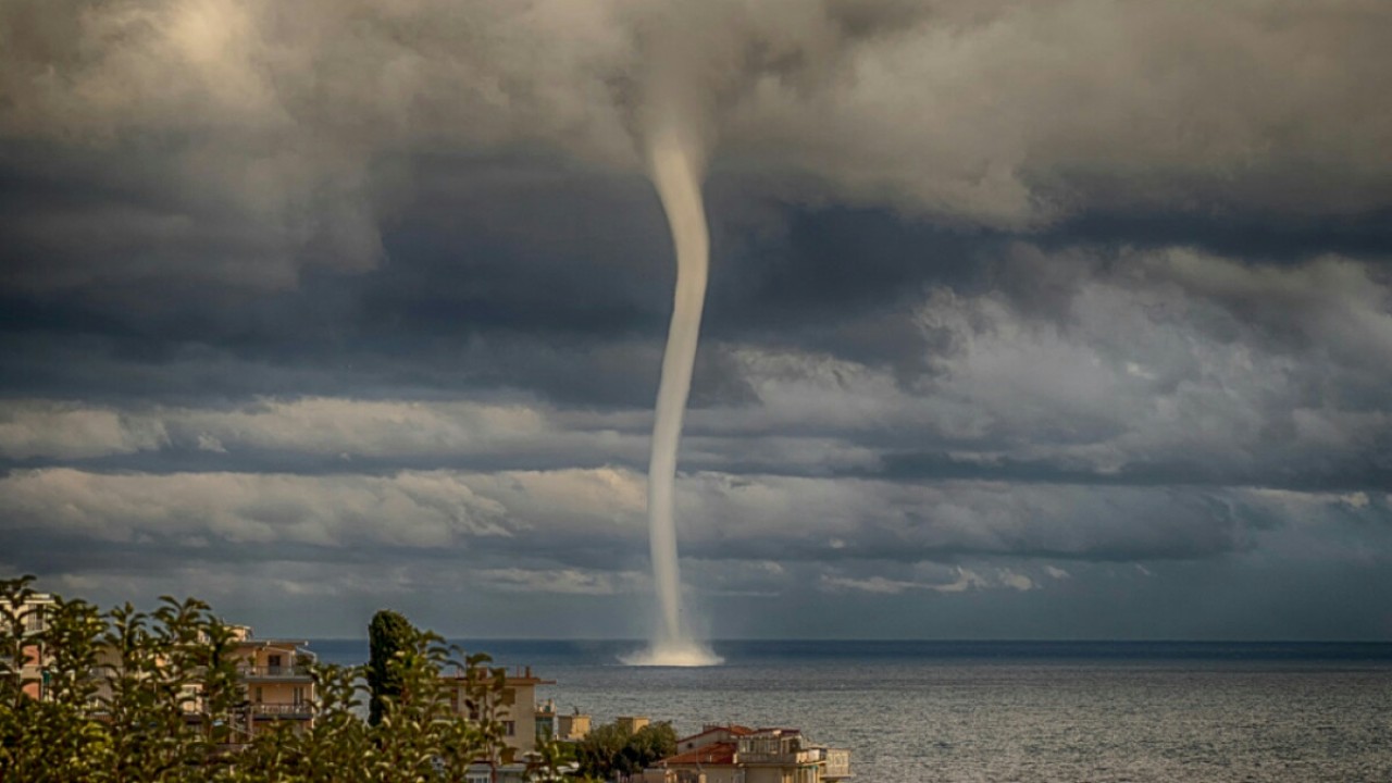 Fila tornado low 3. колонна торнадо 2. 0 мужские. фила торнадо лоу 3. торнадо категории f5.