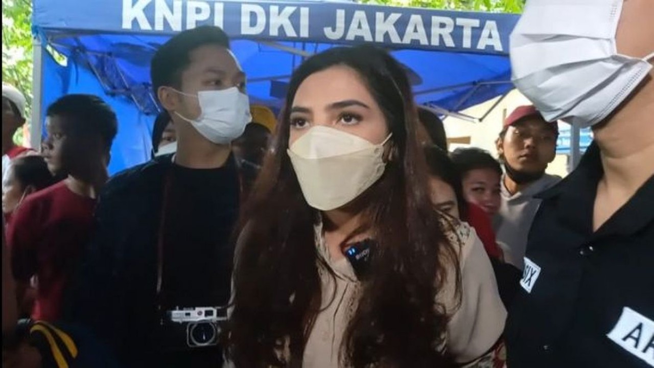 Ashanty memberikan bantuan kepada warga korban kebakaran Pasar Gembrong, Jaktim/ist