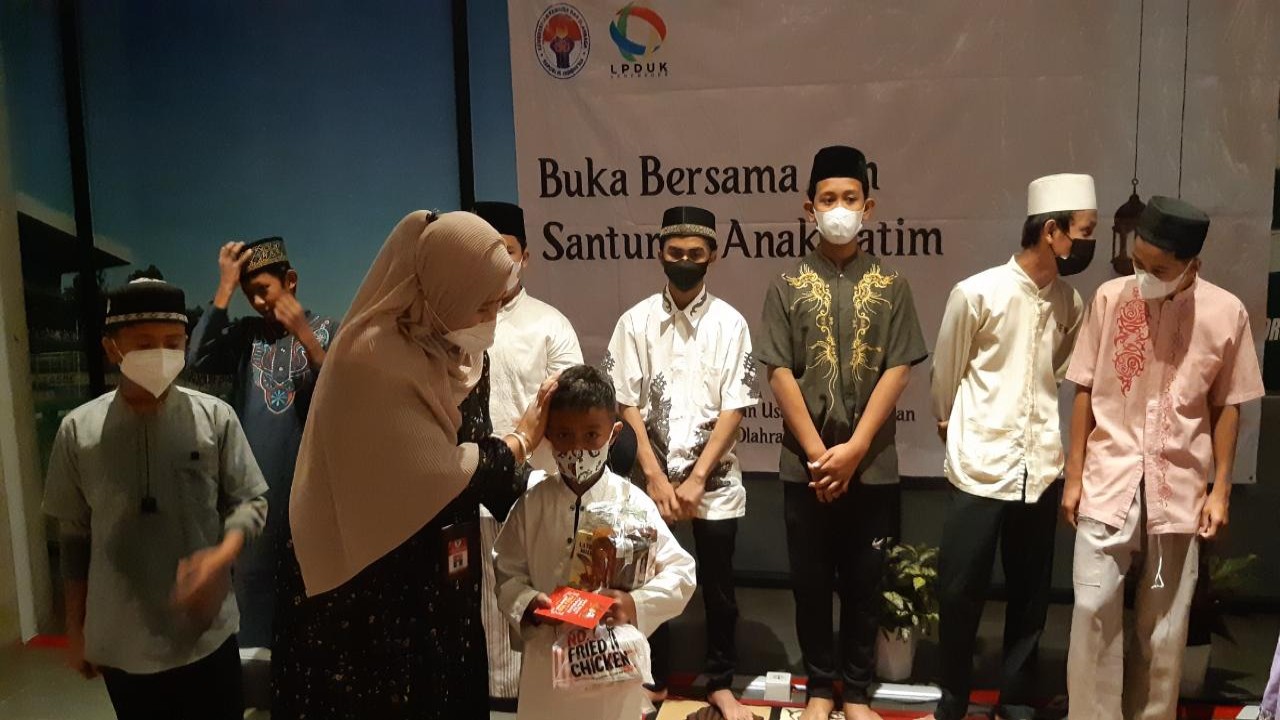 Bukber dan santunan anak yatim LPDUK