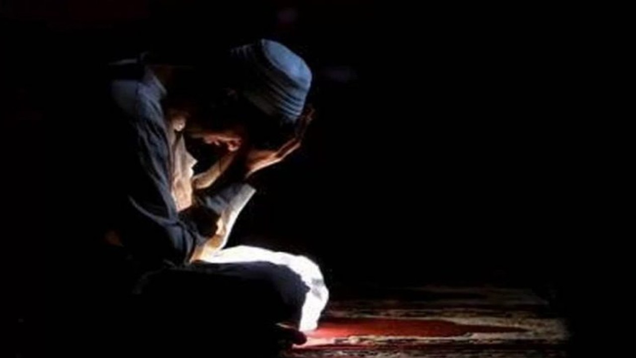Ilustrasi berdoa di sepertiga malam (net)