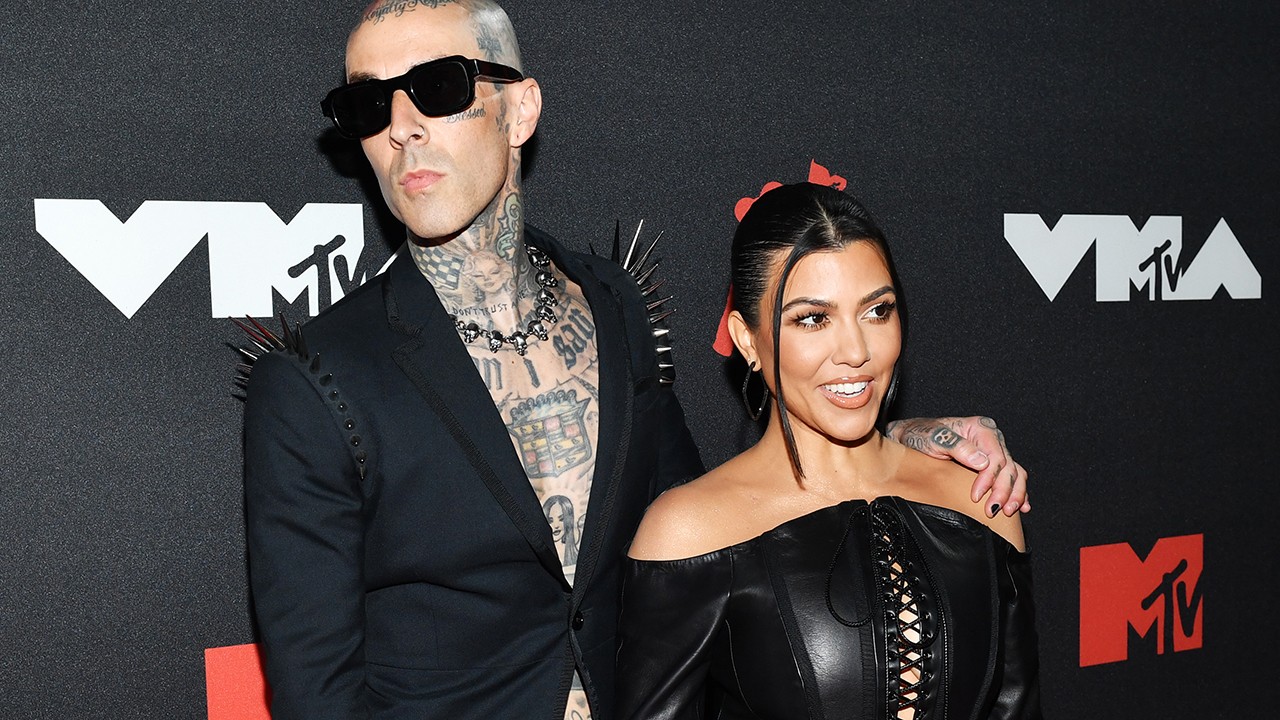 Kourtney Kardashian (kanan) dan Travis Barker/ist