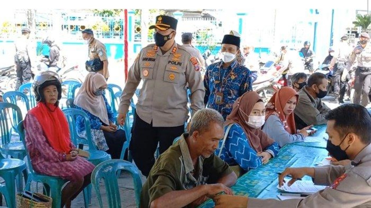 Masyarakat Kabupaten Kotabaru antusias mengikuti vaksinasi booster . Foto: Dok Polres Kotabaru