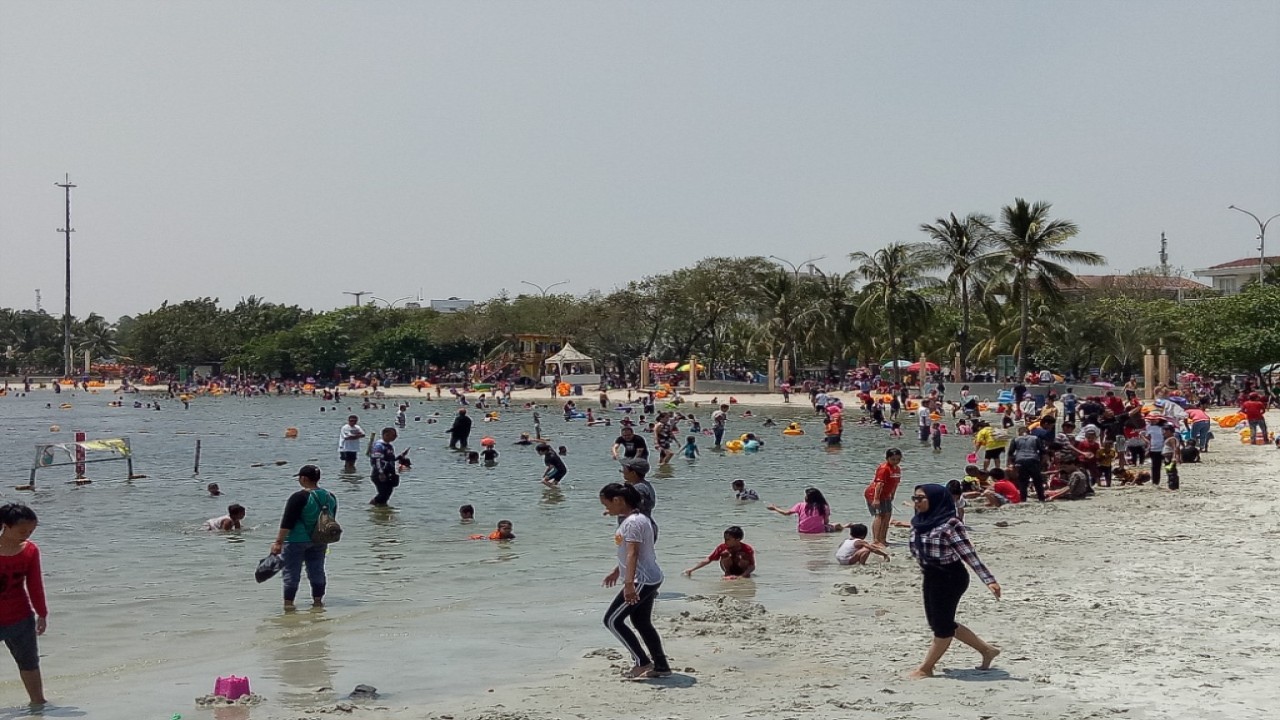 Pantai Ancol ramai pengunjung/ist