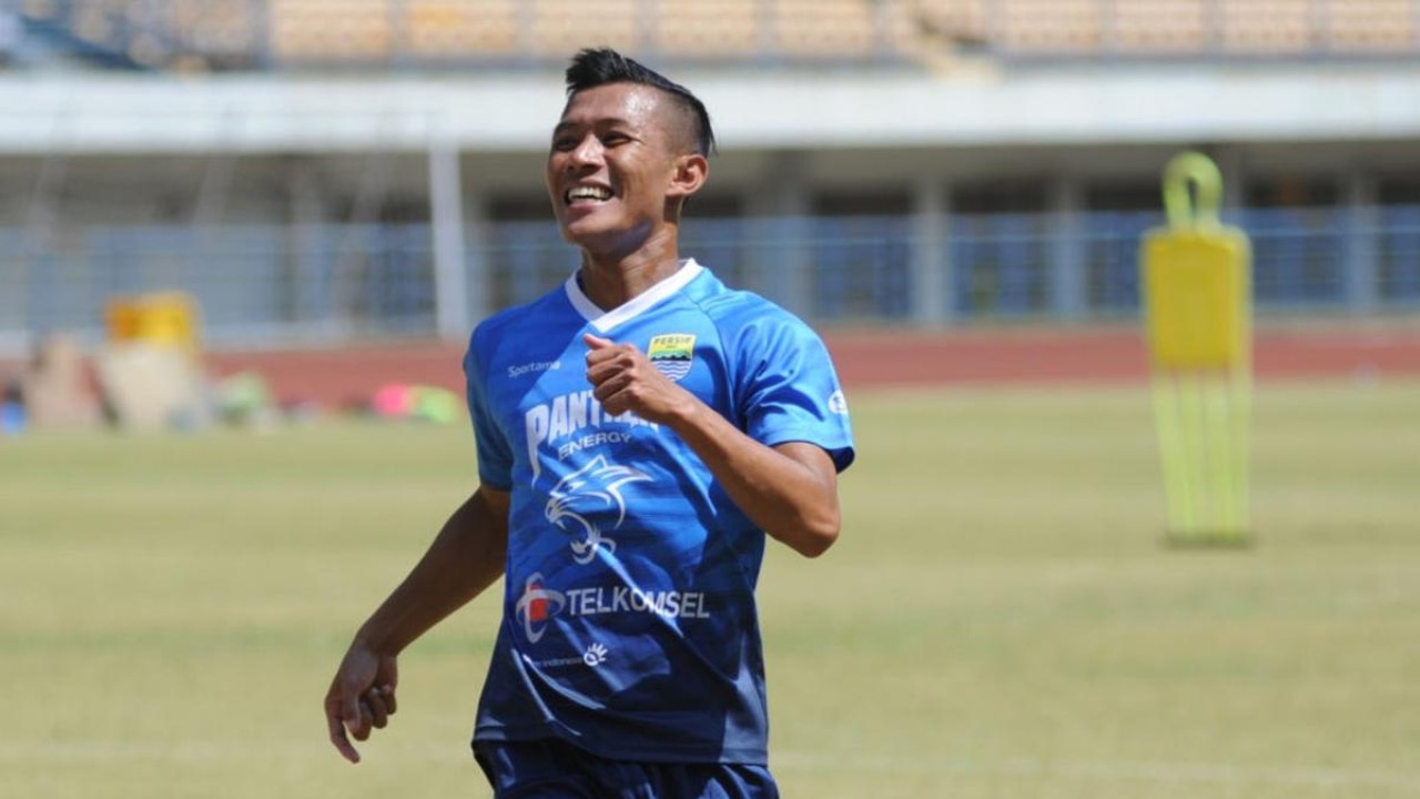 Pemain belakang Persib, Henhen Herdiana