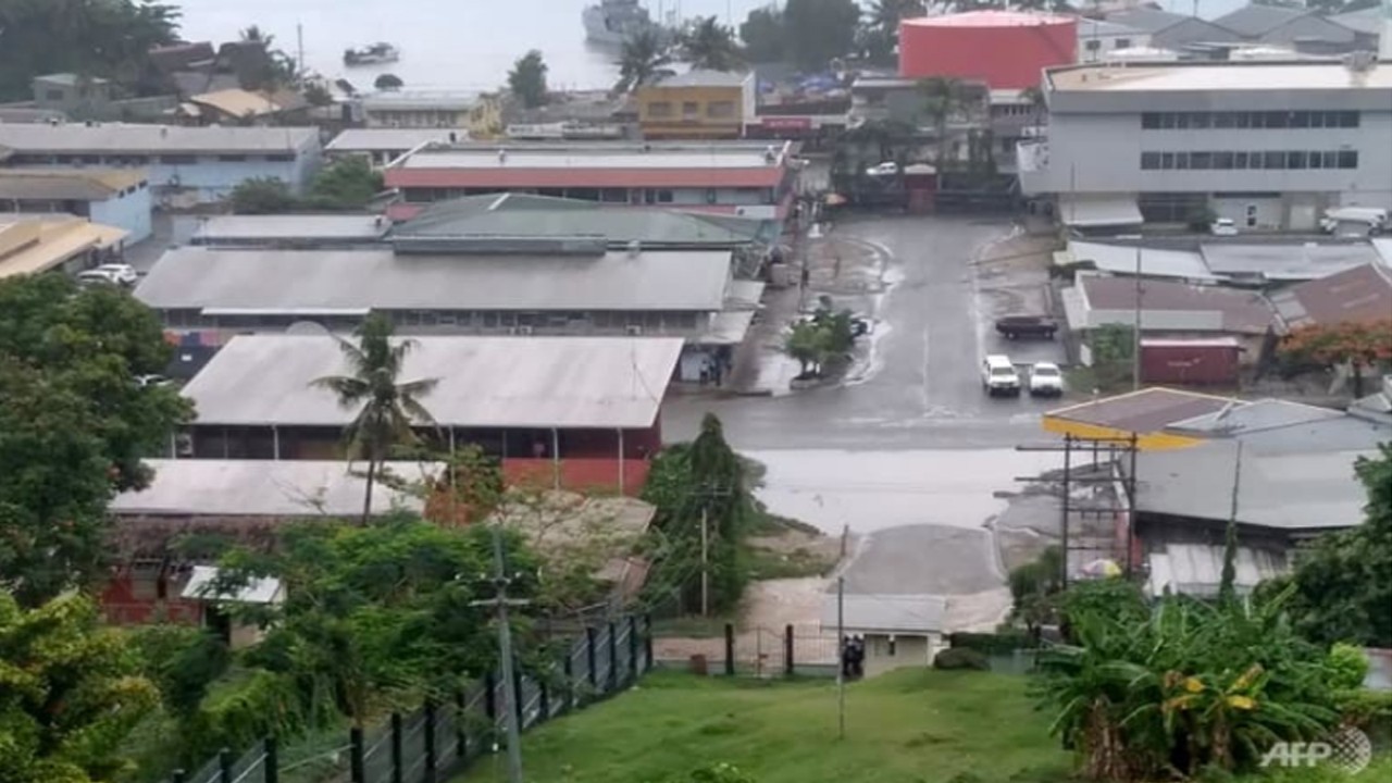Suasana Jalan-jalan di Kota  Honiara, kepulauan Solomon, 6 Desember 2021. (Foto: AFP/ Mavis Podokolo)