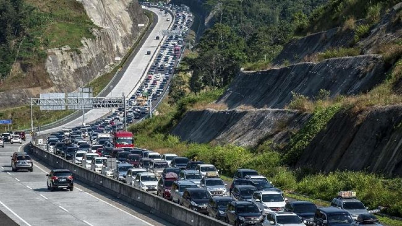 Ilustrasi jalan tol. (Antara)