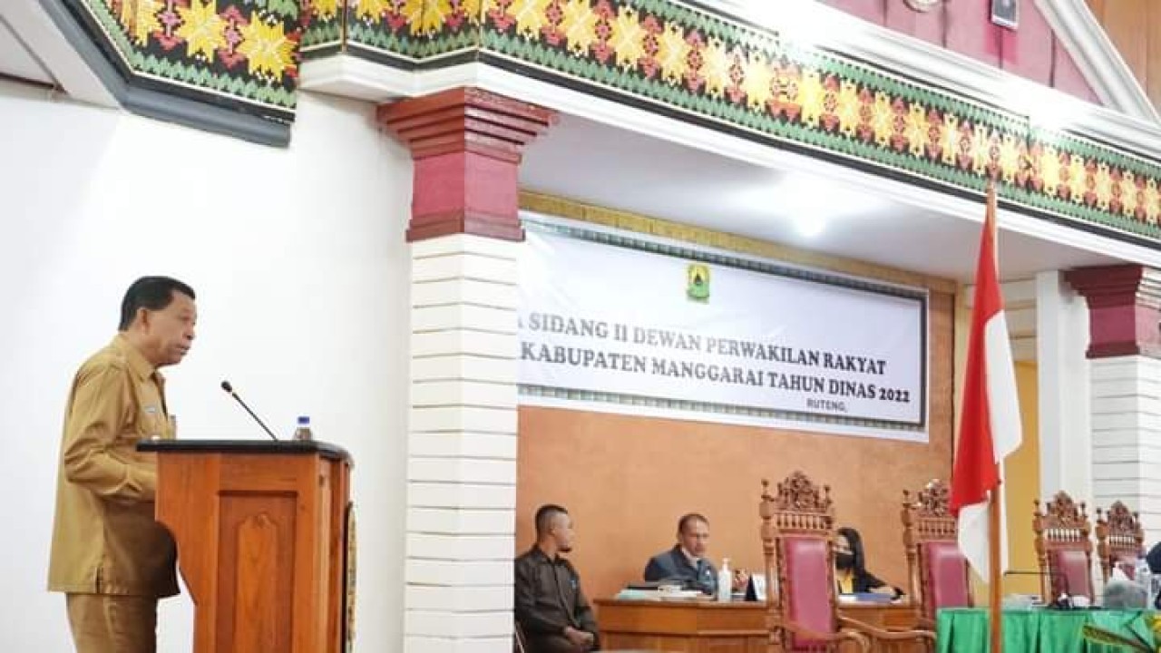 Wakil Bupati Manggarai, Heribertus saat memberikan sambutan dalam Sidang Paripurna Istimewa di Ruang Sidang Utama (RSU) Kantor DPRD Kabupaten Manggarai pada Senin (25/4/2022).Foto (istimewa)