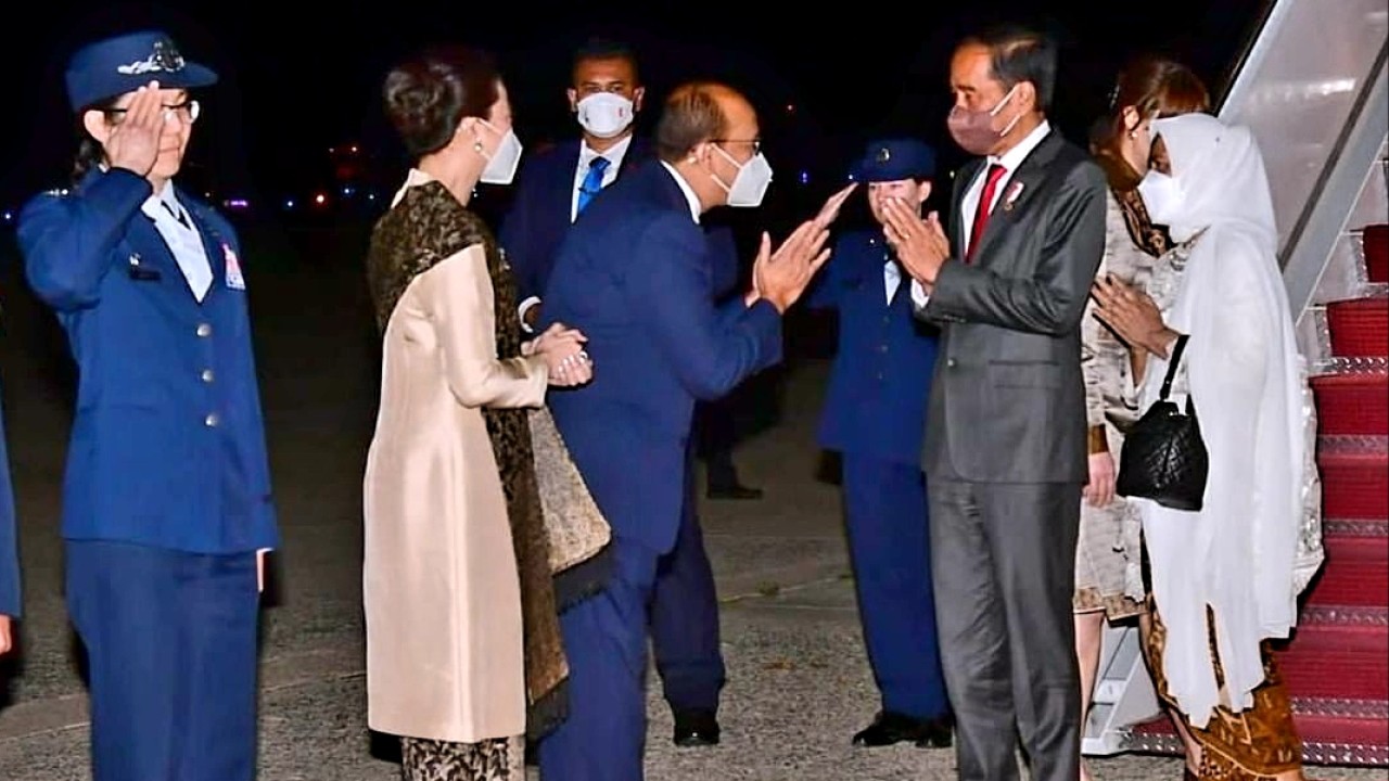 Dubes Rosan beserta istri menyambut kedatangan Presiden Jokowi serta Ibu Negara Iriana Joko Widodo yang telah tiba di Washington DC/Instagram