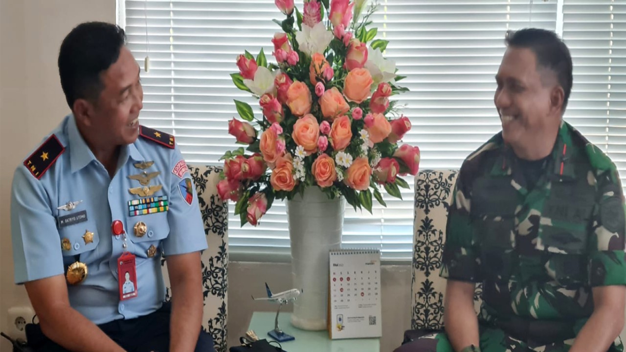 Komandan Lanud Sam Ratulangi Marsma TNI M Satriyo Utomo SH., menerima courtesy call Danlantamal VIII Manado Laksma TNI Nouldy Jan Tangka