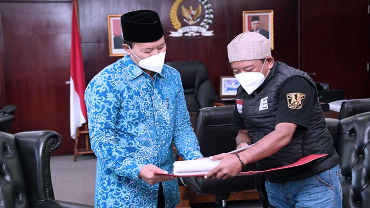 Lilik Gunawan bersama Hidayat Nur Wahid. (timesindonesia.co.id)