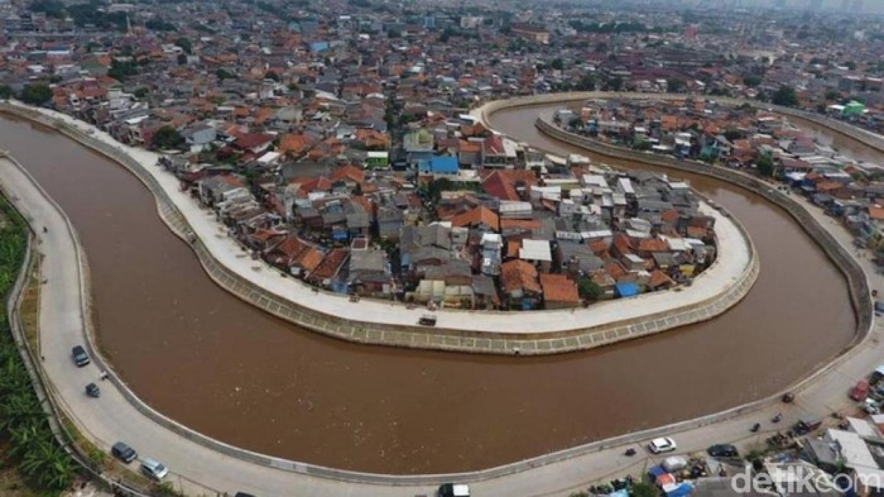 Normalisasi sungai. (Detikcom)