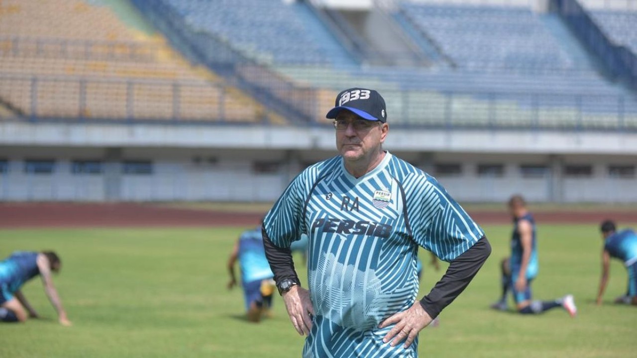 Pelatih Persib, Robert Albert