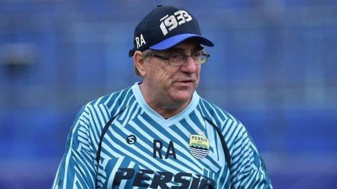 Pelatih Persib, Robert Alberts