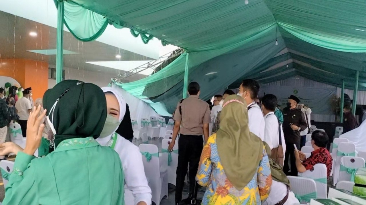 Detik-detik tenda ambruk saat peresmian RS Hermina Soreang.Foto: Ifal Ode