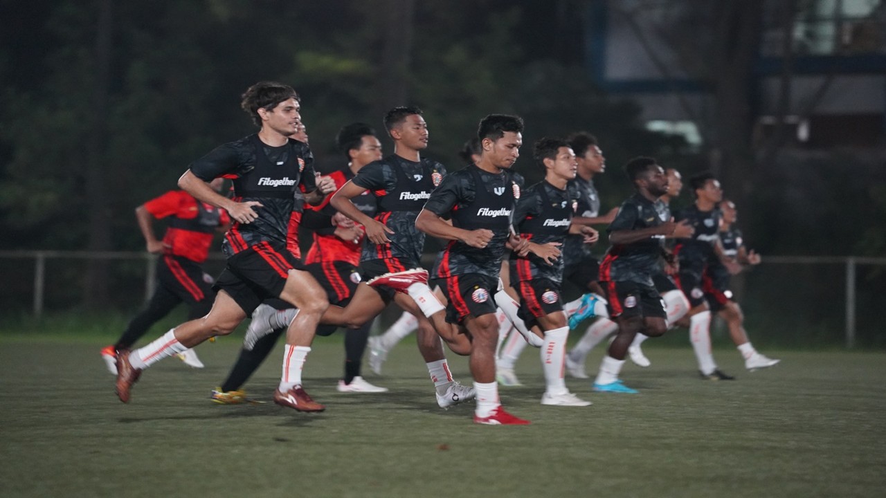 Skuad Persija latihan