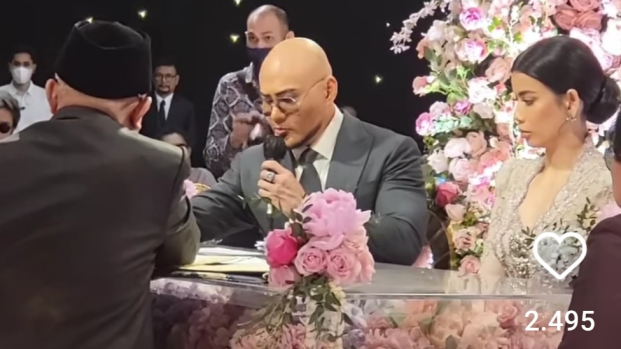 Breaking News! Deddy Corbuzier dan Sabrina Chairunnisa/Instagram