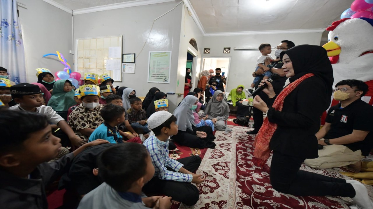 Keluarga Gubernur Jabar berbagi bersama anak yatim