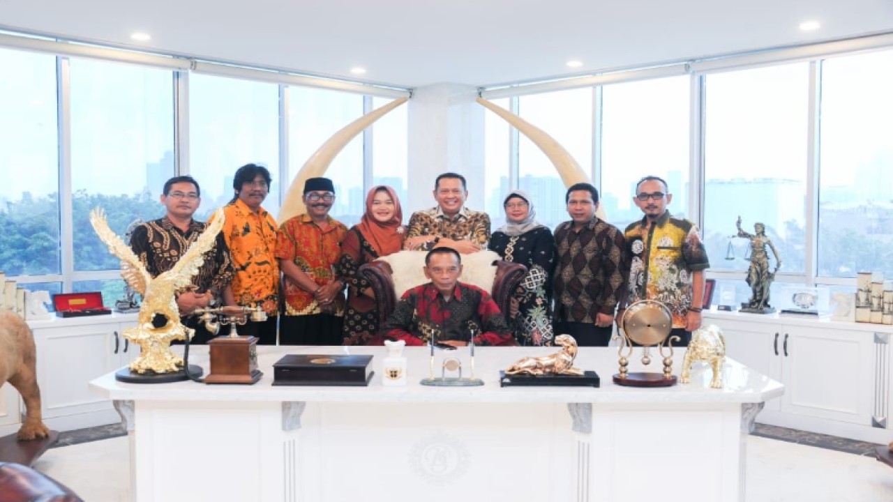 Ketua MPR RI Bambang Soesatyo (keempat kiri-berdiri). Foto: Dok MPR