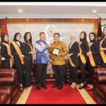 Ketua MPR RI Bambang Soesatyo (memakai batik warna biru)-1655785772