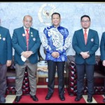 Ketua MPR RI Bambang Soesatyo (tengah) bersama pengurus IDI-1655786196