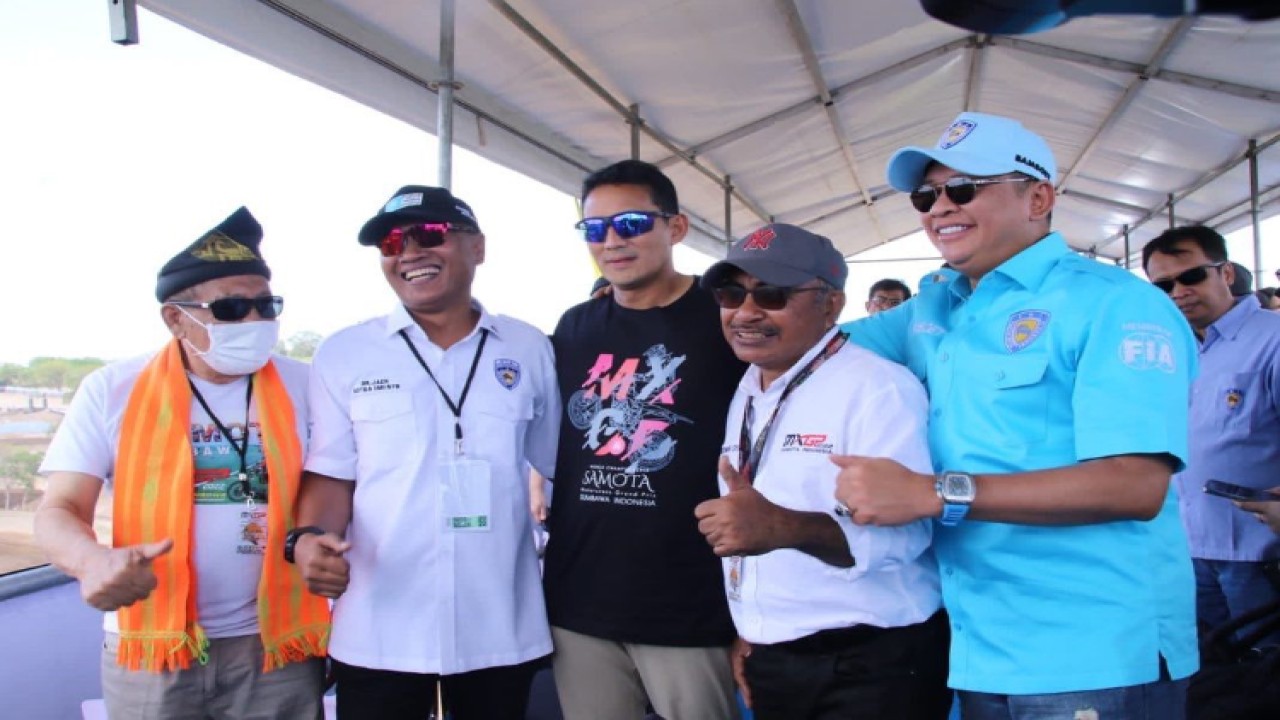 Ketua MPR RI sekaligus Ketua Umum Ikatan Motor Indonesia (IMI) Bambang Soesatyo (kanan). Foto: Dok MPR