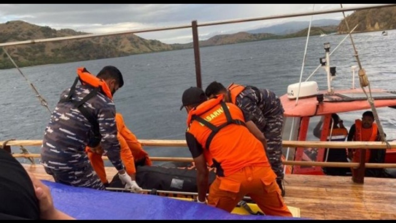 Kapal Wisata Tiana dilaporkan tenggelam di perairan Pulau Rinca Taman Nasional Komodo, Labuan Bajo, Manggarai Barat, NTT pada Selasa (28/6/2022). Foto (Istimewa)