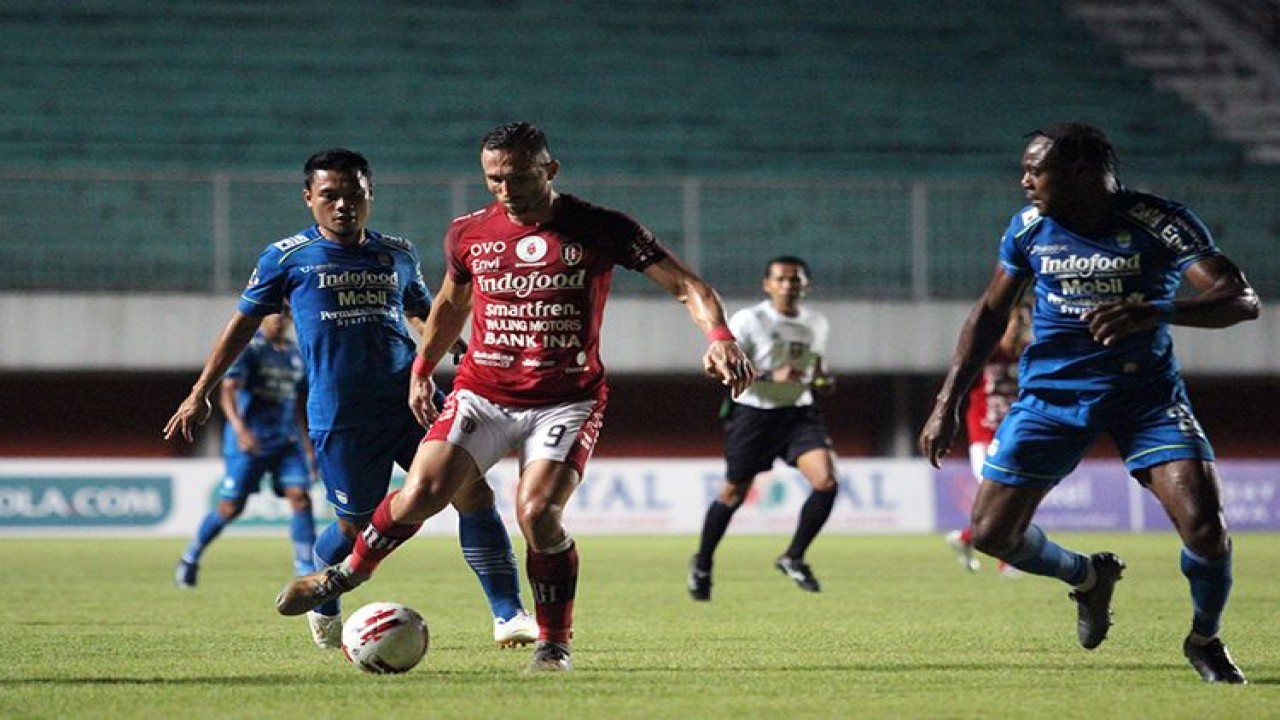 Laga Persib vs Bali United