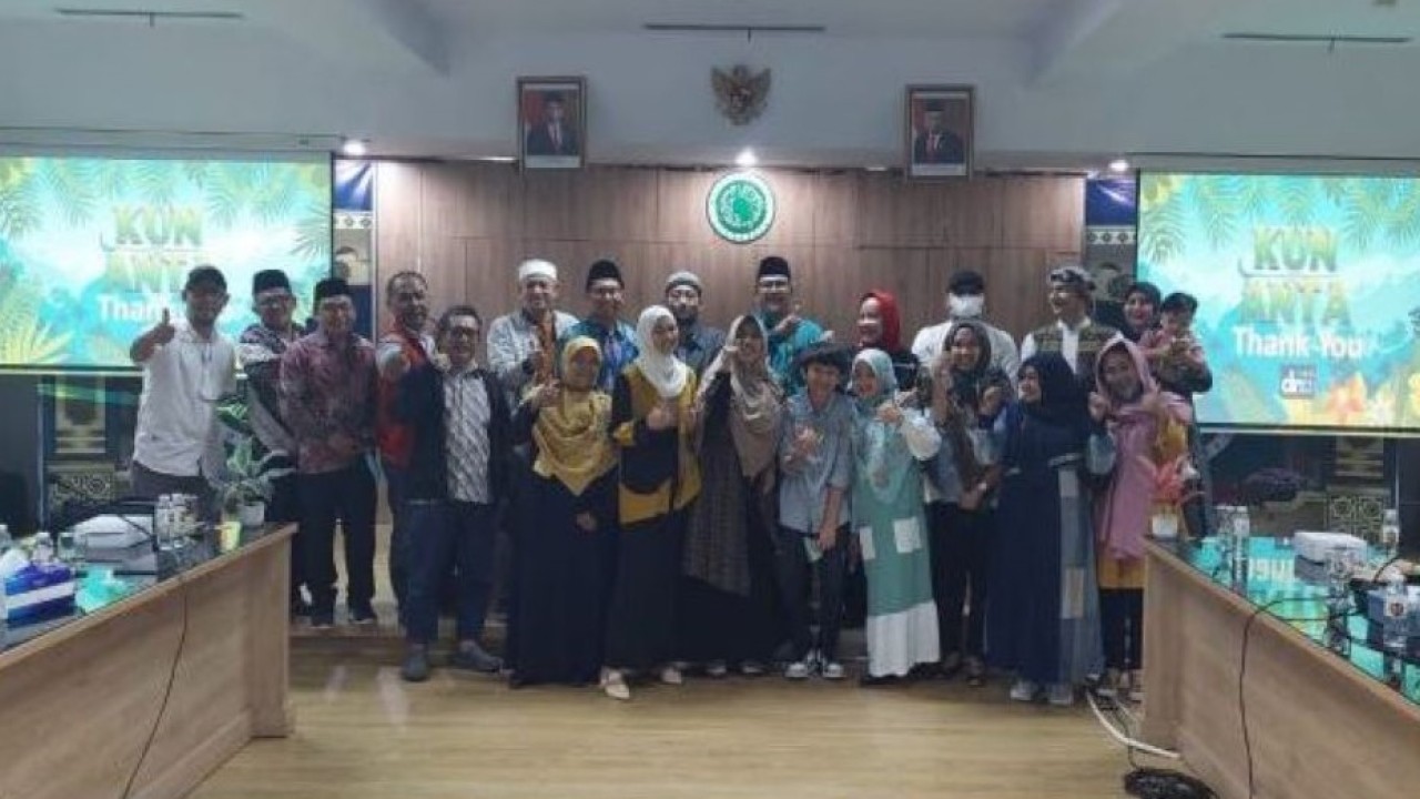 Ketua MUI Bidang Seni Budaya dan Peradaban Islam, KH Jeje Zaenudin, saat menerima audiensi dari DNA Prodaction di Aula Buya Hamka, Gedung MUI, Jakarta Pusat (Jakpus). (mui.or.id)