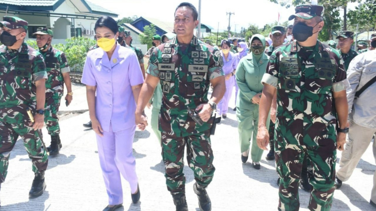 Panglima TNI Jenderal TNI Andika Perkasa bersama Ny. Hetty Andika Perkasa melaksanakan kunjungan ke Korem 142/Tatag/net