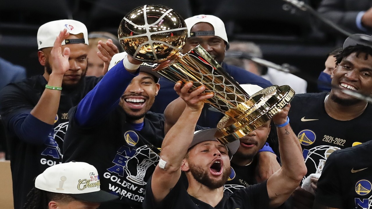 Para pemain Golden State Warriors melakukan selebrasi juara NBA 2022/ist