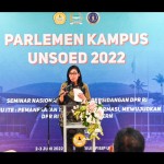Plt. Deputi Bidang Persidangan Sekretariat Jenderal DPR RI Suprihartini  saat membuka kegiatan Parlemen Kampus Unsoed