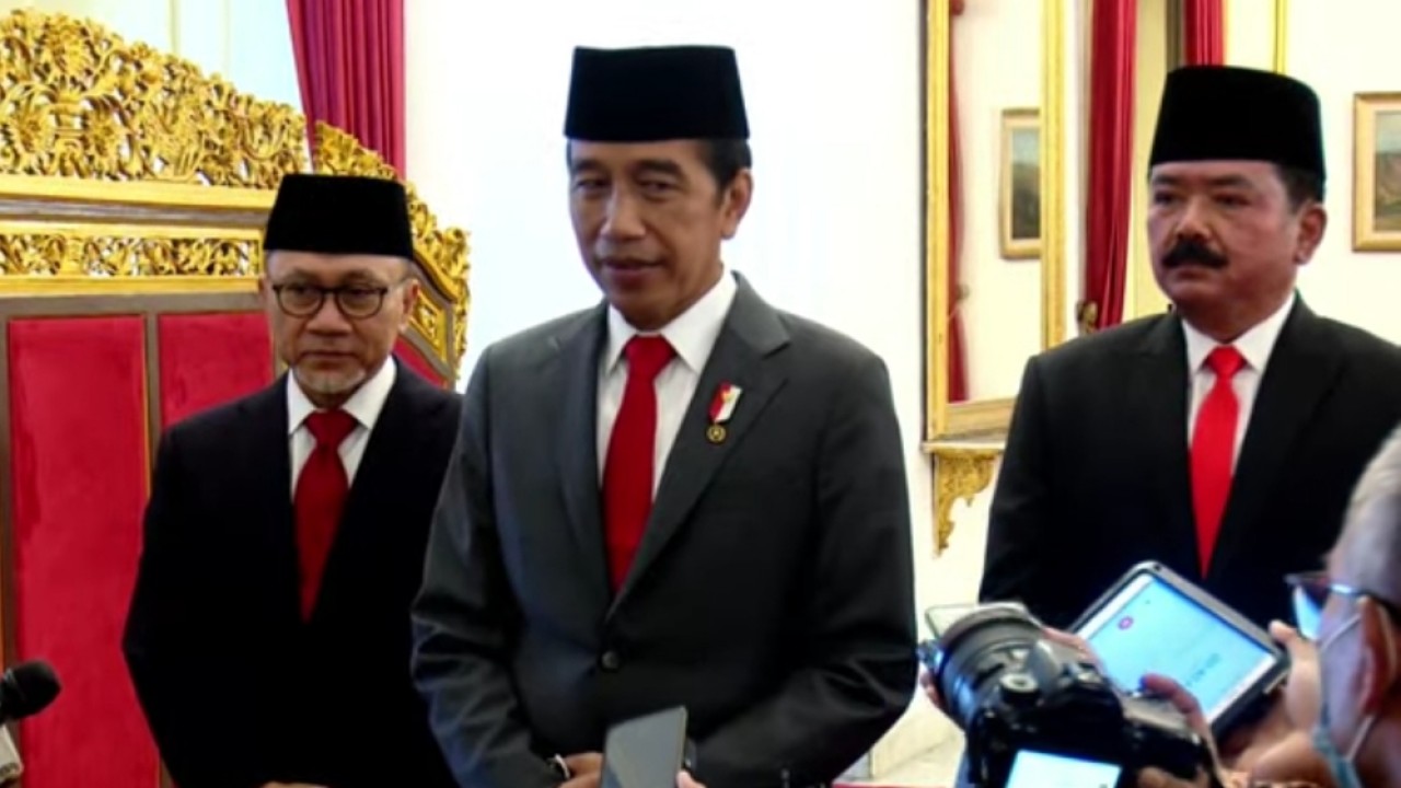 Presiden Jokowi bersama Mendag Zulhas dan Menteri ATR/BPR Hadi Tjahjanto/Youtube Sekretariat Presiden