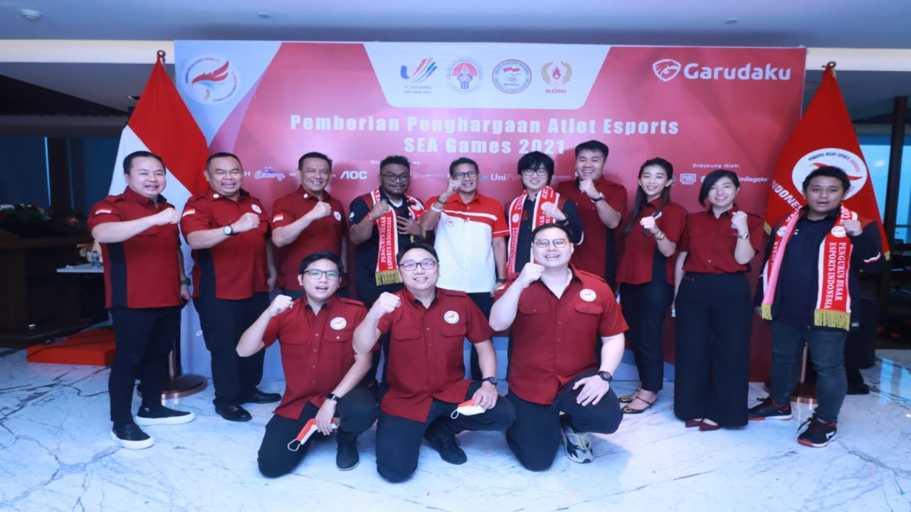 Sandiaga Uno bersama pengurus Esport