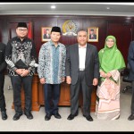 Wakil Ketua MPR RI Hidayat Nur Wahid (ketiga kiri)-1654748978