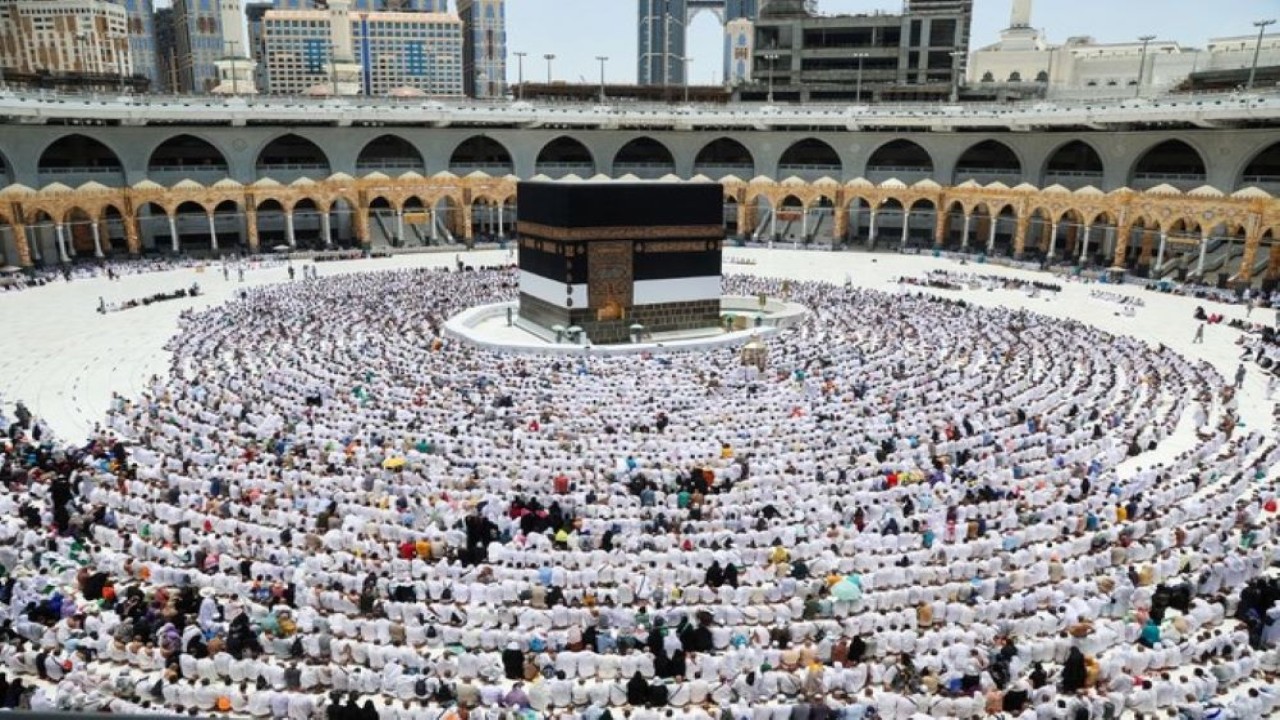 Satu juta Muslim dari seluruh dunia melakukan haji tahun ini, setelah keputusan sebelumnya untuk membatasi jumlah peziarah sebagai tindakan pencegahan terhadap Covid-19. (AFP)