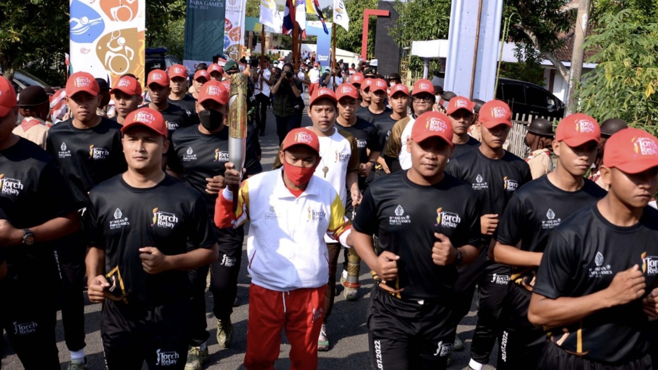 Arak-arakan api obor Asean Paragames 2022