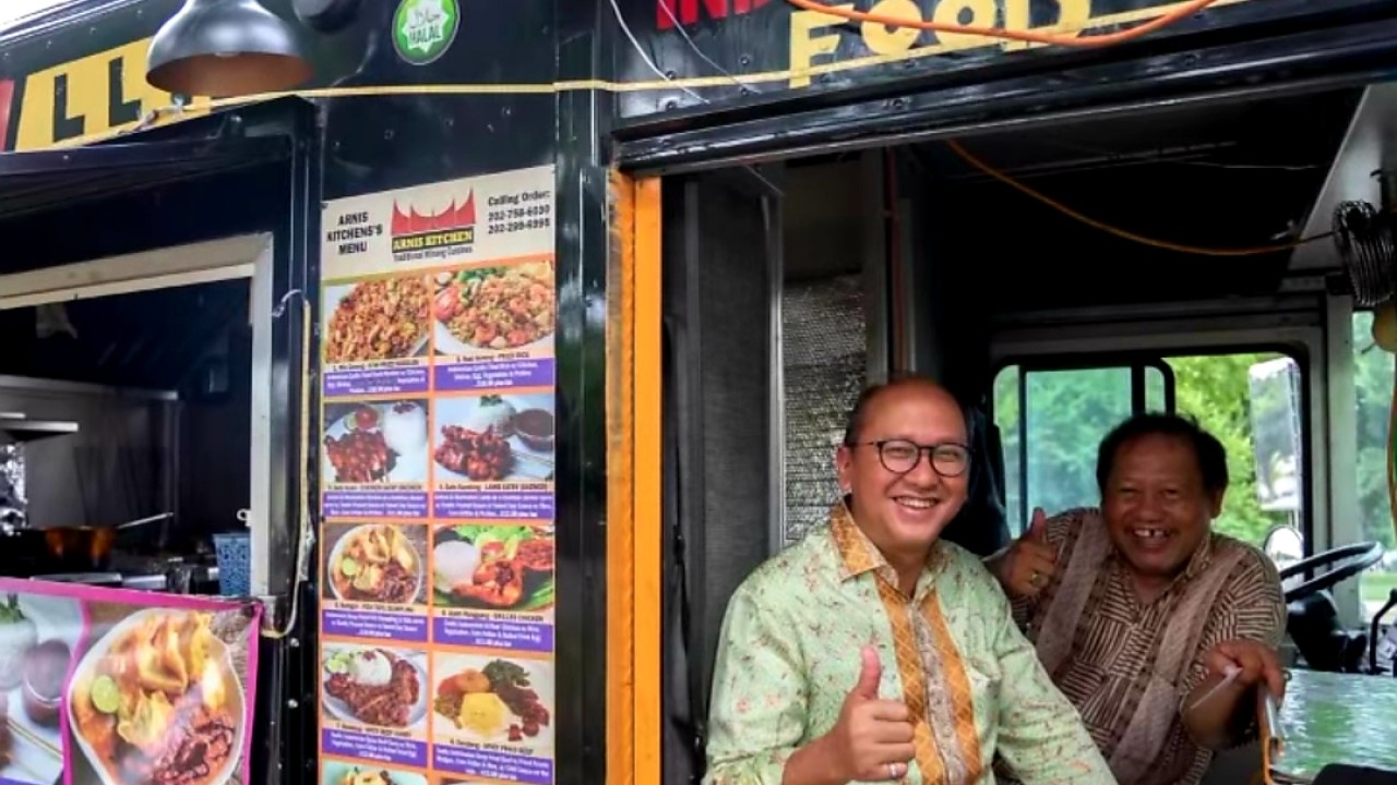 Dubes RI untuk AS Rosan Roeslani saat bertandang ke food truck milik WNI/Instagram