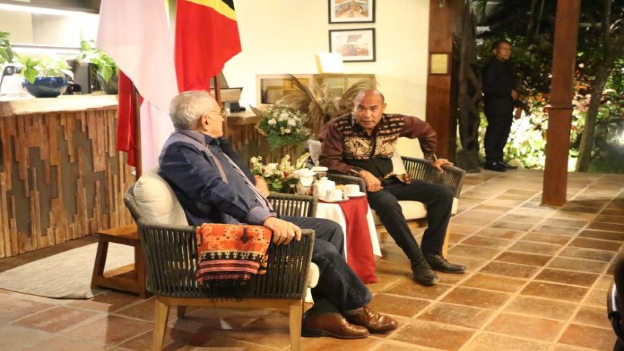 Gubernur NTT Viktor Bungtilu Laiskodat saat bertemu Presiden RDTL, Jose Ramos Horta. Foto (Istimewa)