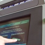 Ilustrasi transaksi di ATM-1656776427