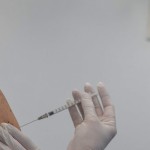 Ilustrasi warga sedang menjalani vaksinasi booster-1656741822